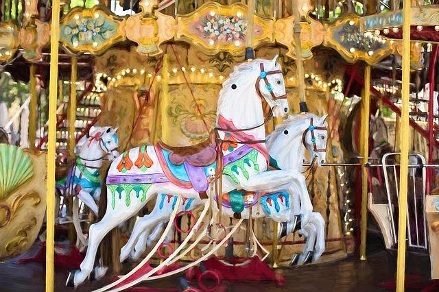 carousel-horses-1434079_640.jpg